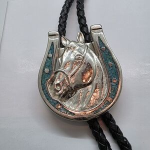 Vintage Silver Tone Horse Head Inside Turquise Colored Horse Shoe Bolo Tie